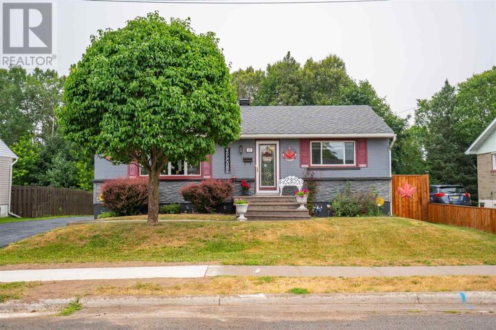 Property Photo: 32 Bainbridge St ON P6C 2G9
