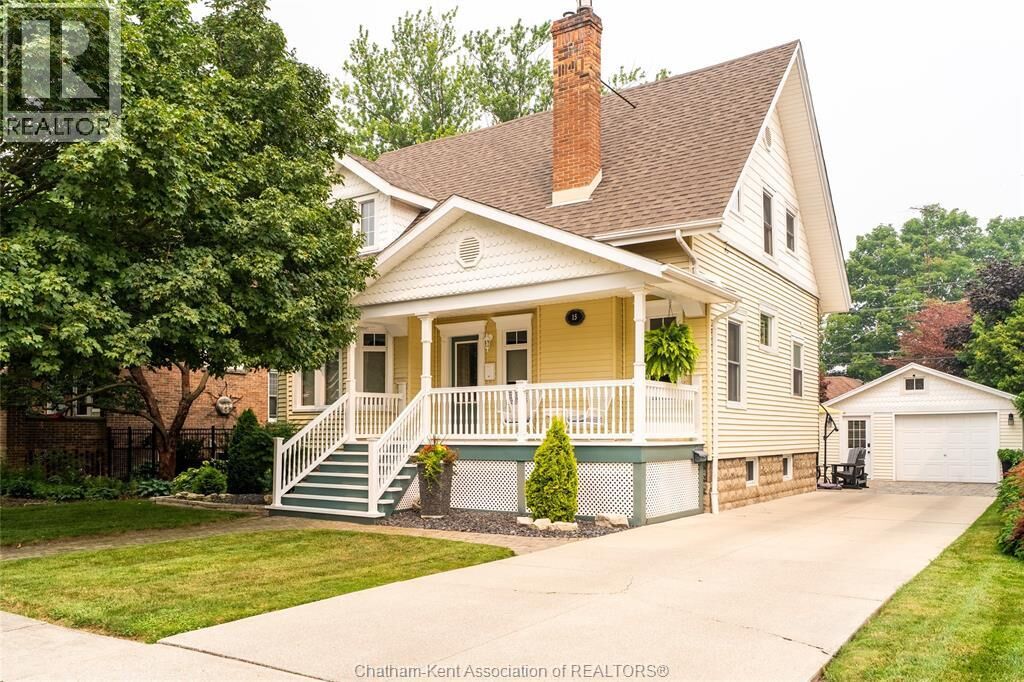 Property Photo: 15 Ellwood Avenue ON N7M 3K2