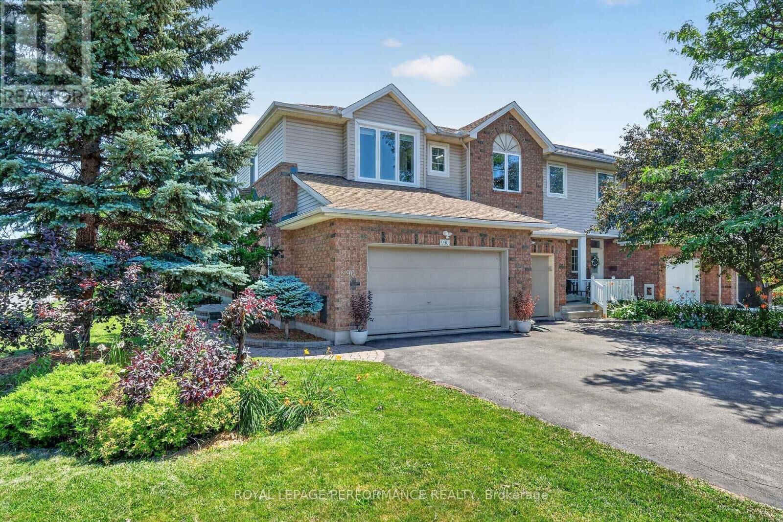 Property Photo: 990 Lucille Way ON K4A 4J2