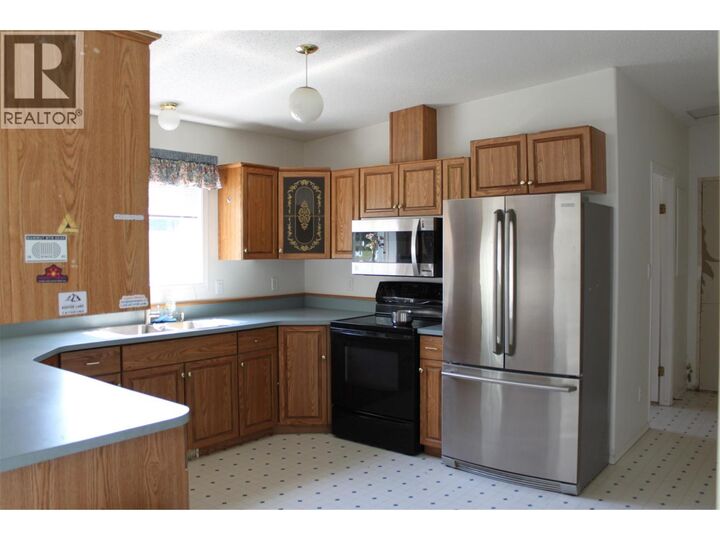 Property Photo: 129 Oak Street BC V0G 1K0
