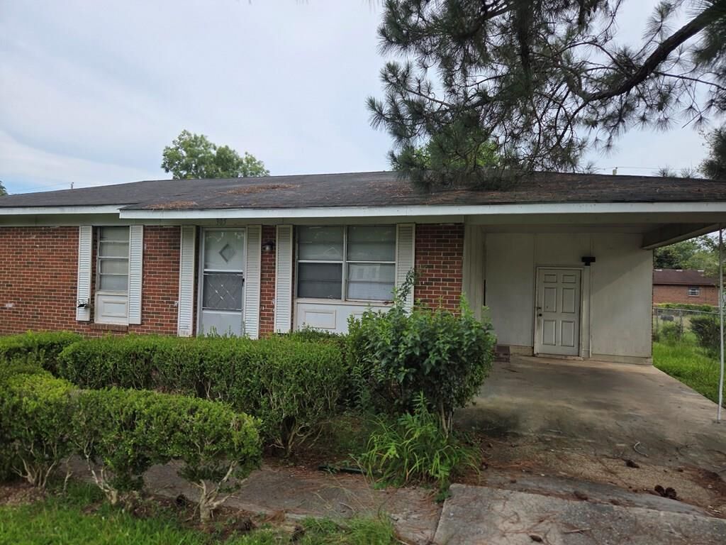 Property Photo: 305 W 27th Avenue GA 31015