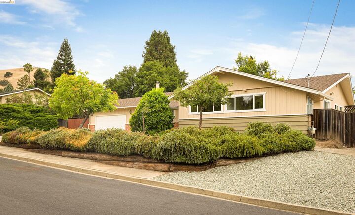 Property Photo:  3115 Del Oceano Dr  CA 94549 