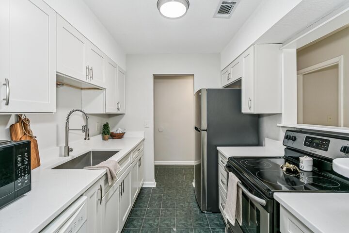 Property Photo: 72 8th Street FL 32579