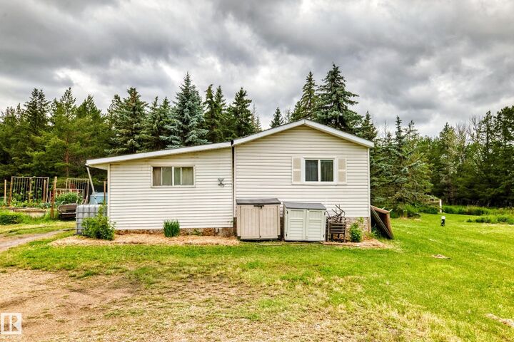 Property Photo: 23328 Hwy 37 AB T8L 5A5
