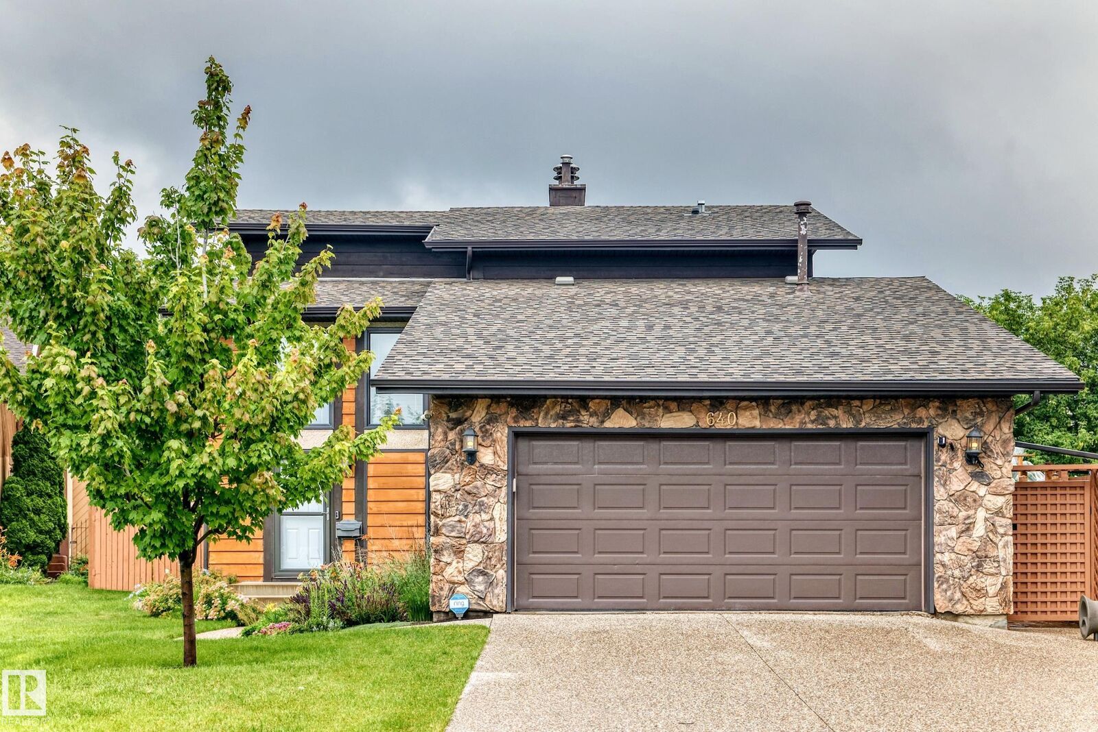 Property Photo: 640 Warwick Road NW AB T5X 4R3