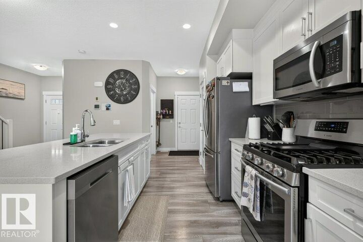 848 Ebbers Crescent NW — photo 1
