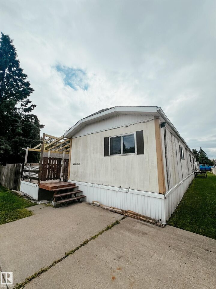 Property Photo: 4912 52 Street AB T0E 0S0