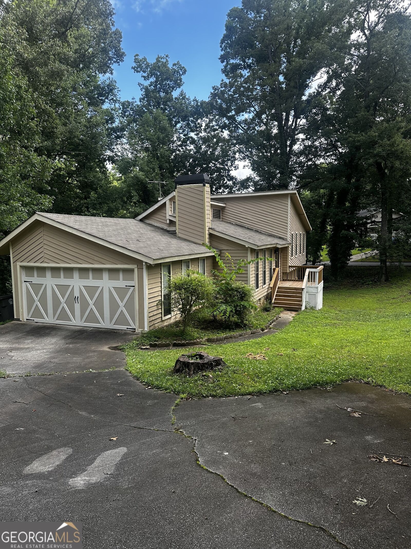 Property Photo: 6702 Knollwood Circle GA 30135