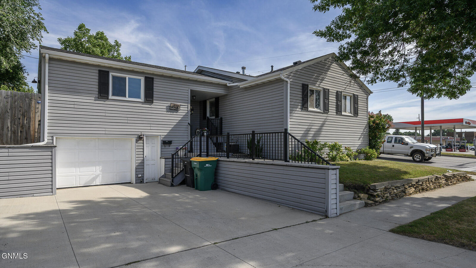Property Photo:  2530 E Rosser Avenue  ND 58501 