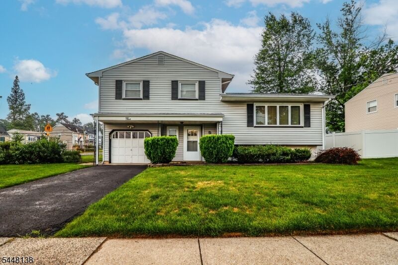 Property Photo:  5 Thelma Ct  NJ 07067 