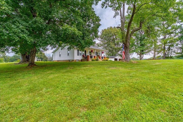 Property Photo: 5776 S Pleasant Valley Road KY 42452