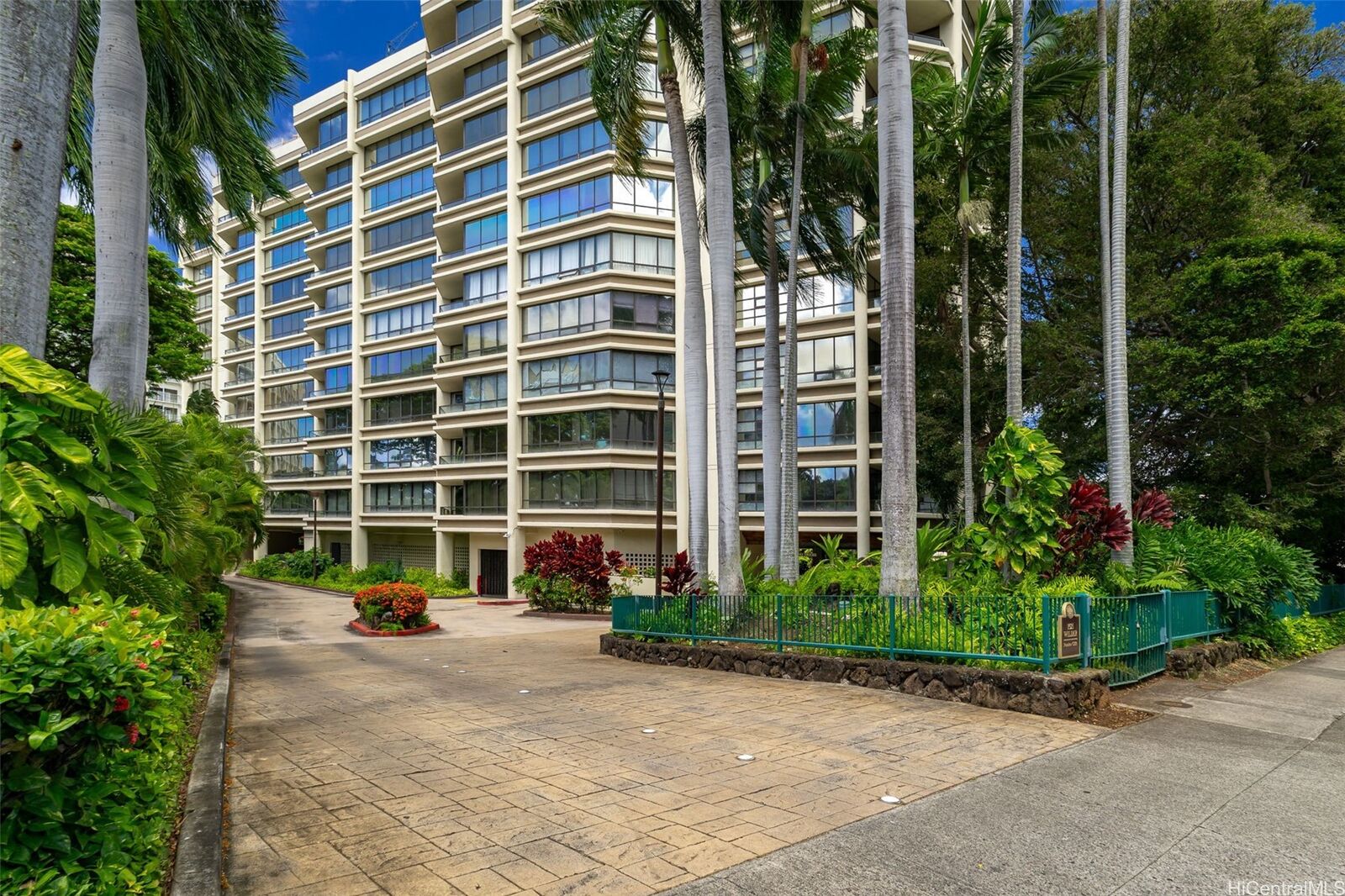 Property Photo:  1525 Wilder Avenue 207  HI 96822 
