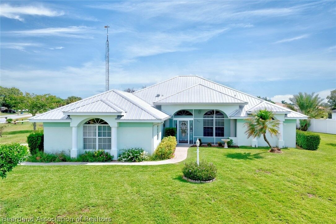 Property Photo:  825 Holly Drive  FL 33876 