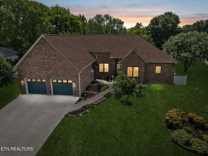 Property Photo: 937 Andover Blvd TN 37701
