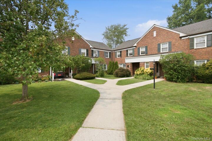 Property Photo:  117 Robins Road 117  NY 10801 