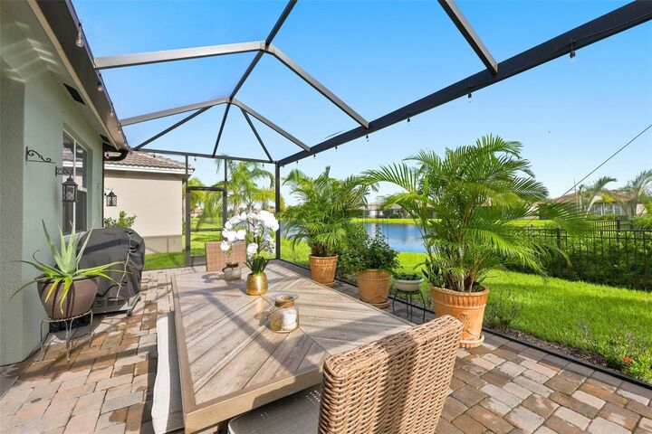 Property Photo: 5124 Highland Pointe Court FL 33598