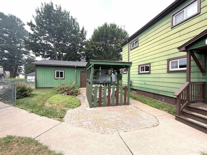 Property Photo: 518 E Ridge Street MI 49849-2133