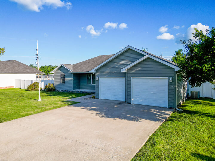 Property Photo: 406 Bhrett Drive IL 62933