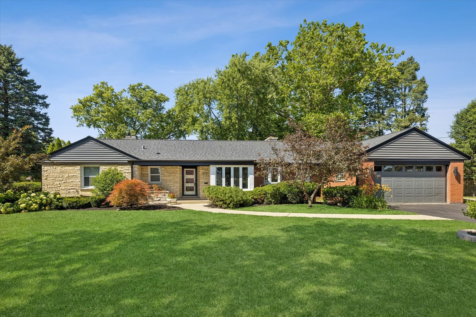 Property Photo: 519 S Main Street IL 60056