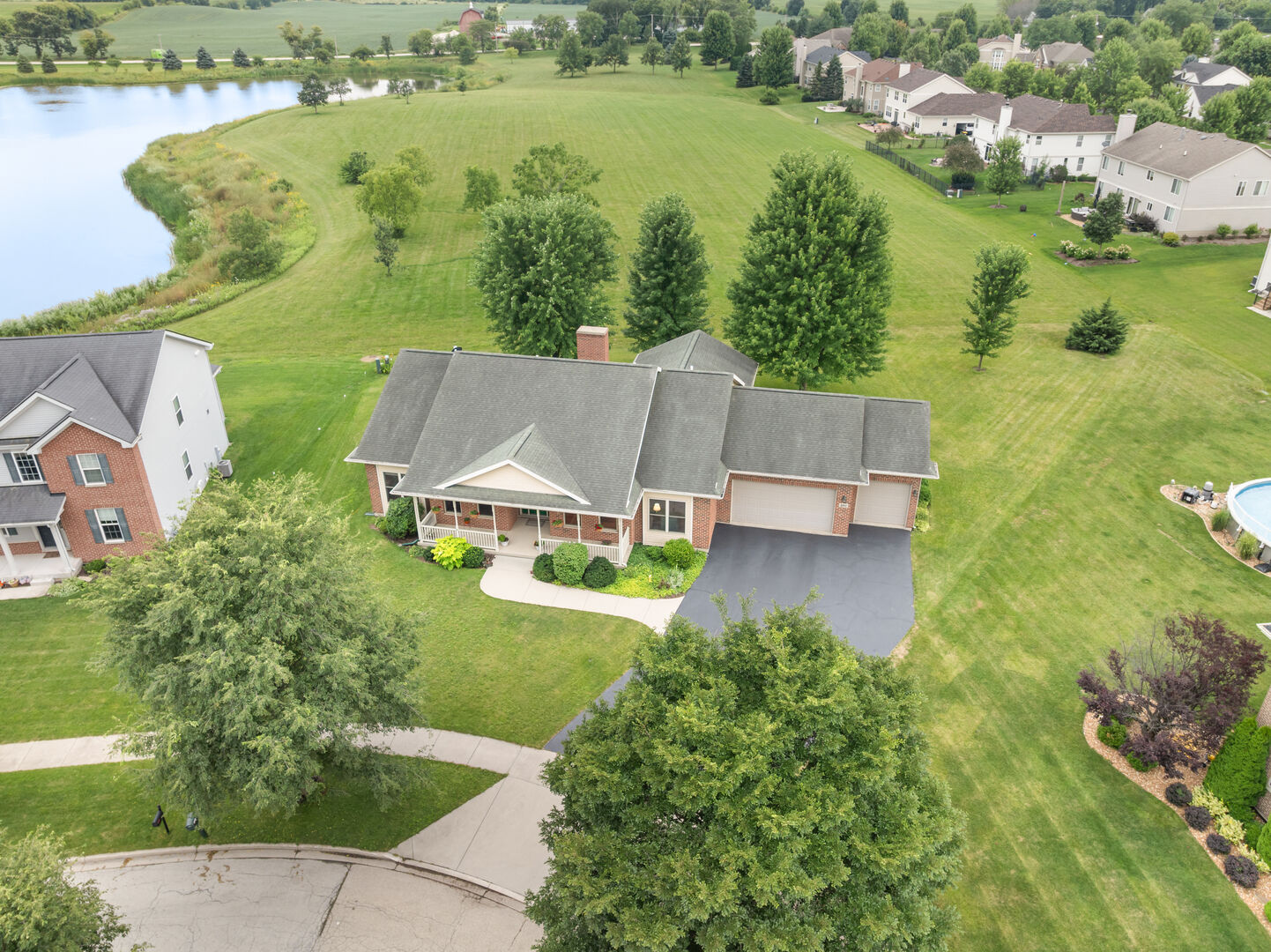 Property Photo:  403 Jake Court  IL 60140 