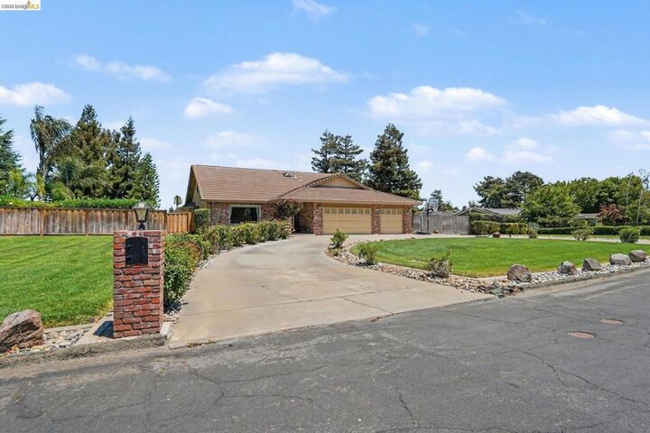Property Photo: 4670 Lariat Ln CA 94561