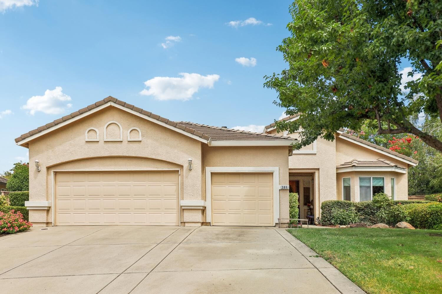 Property Photo:  308 Fleming Court  CA 95747 