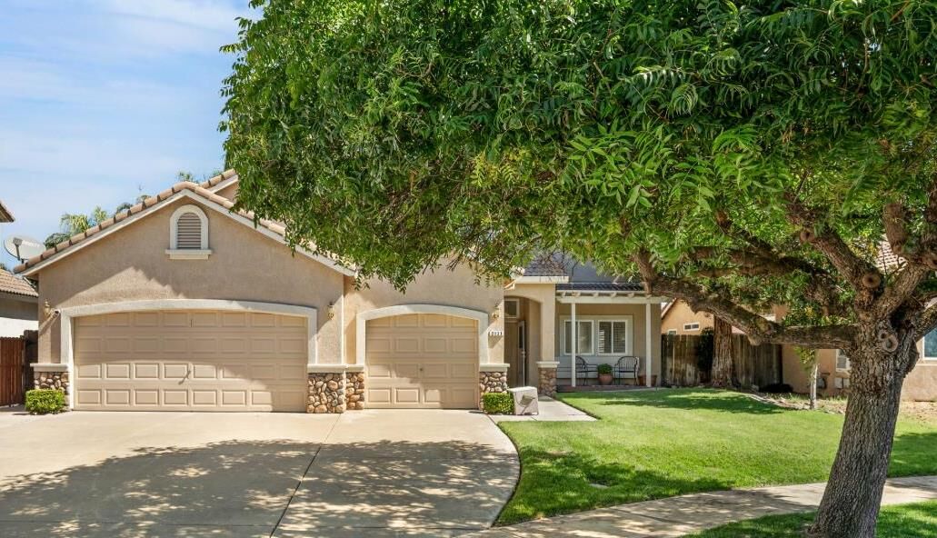 Property Photo: 2121 Typhoon Court CA 95380