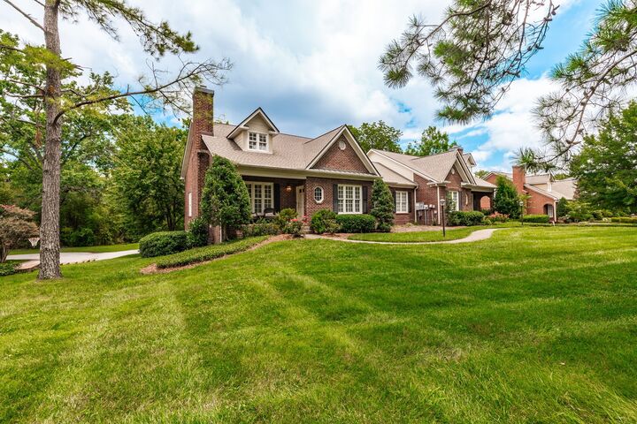 Property Photo:  2224 Harding Pl  TN 37215 