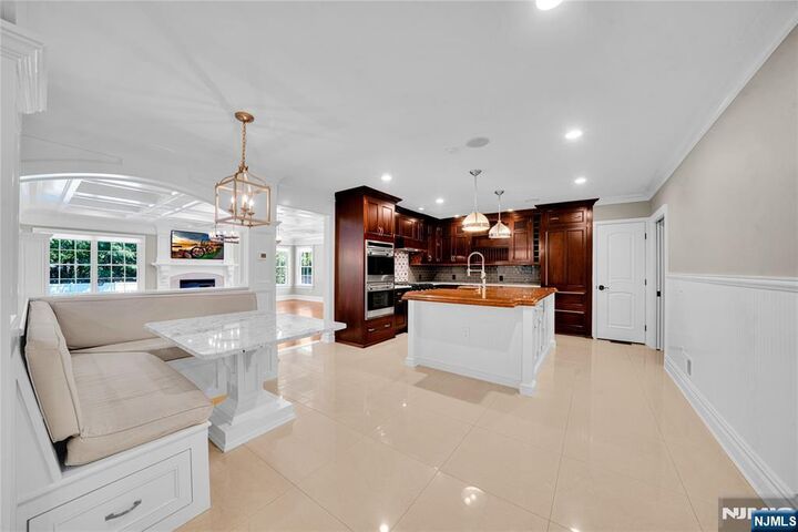 Property Photo:  3 Bromley Court  NJ 07045 