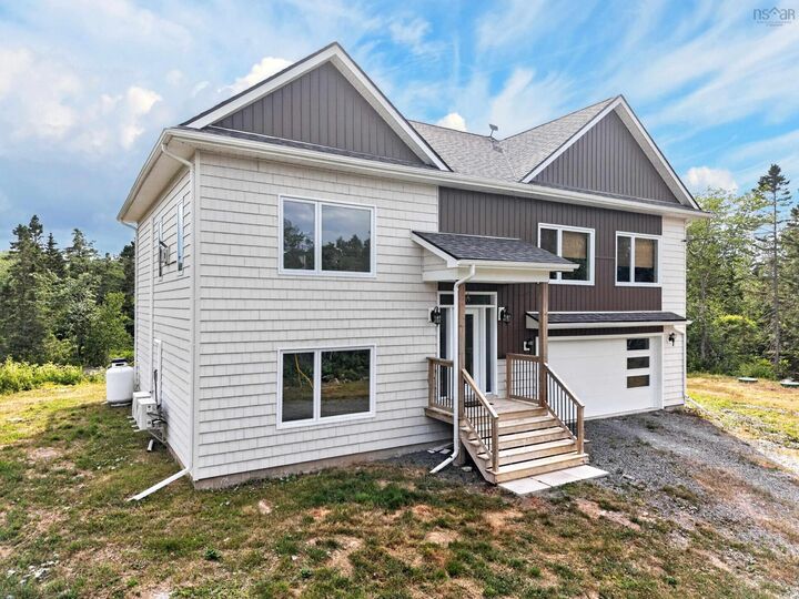 819 Bissett Road — photo 1