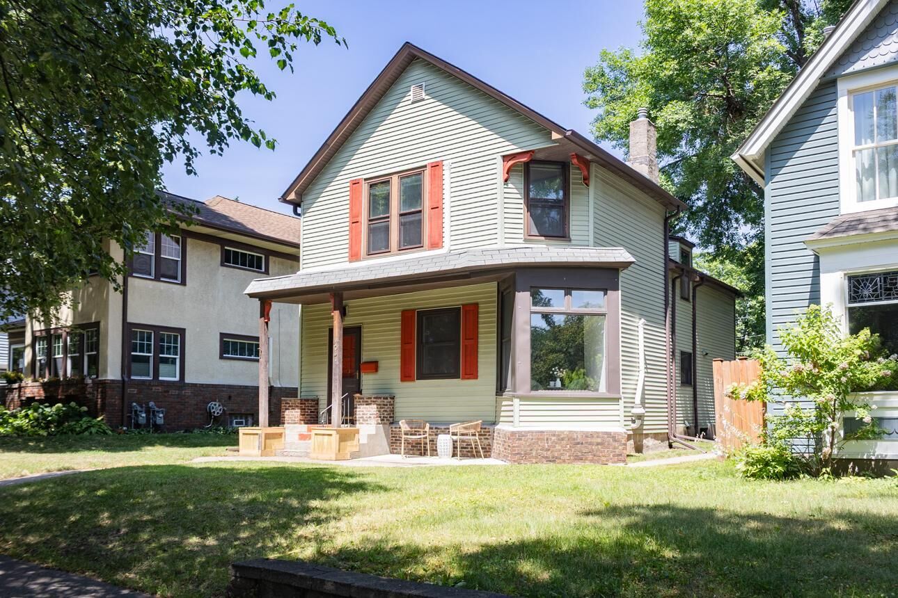 Property Photo:  1031 Saint Clair Avenue  MN 55105 
