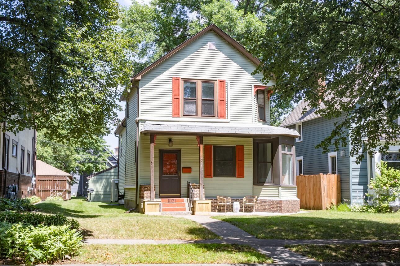 Property Photo:  1031 Saint Clair Avenue  MN 55105 