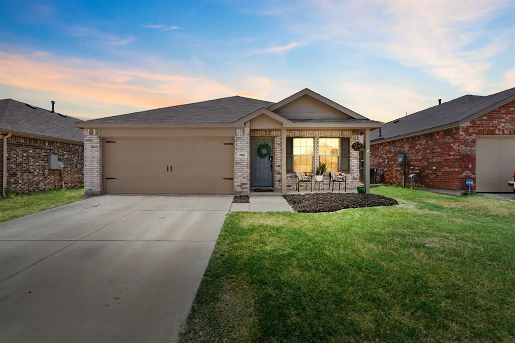 Property Photo: 709 Odlozil Lane TX 75119