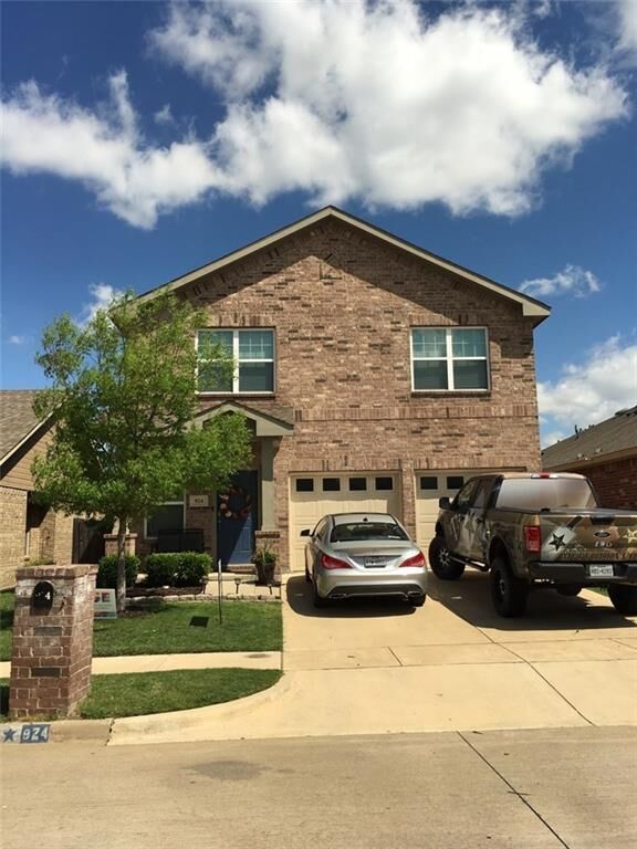 Property Photo:  924 Bentwood Trail  TX 75052 