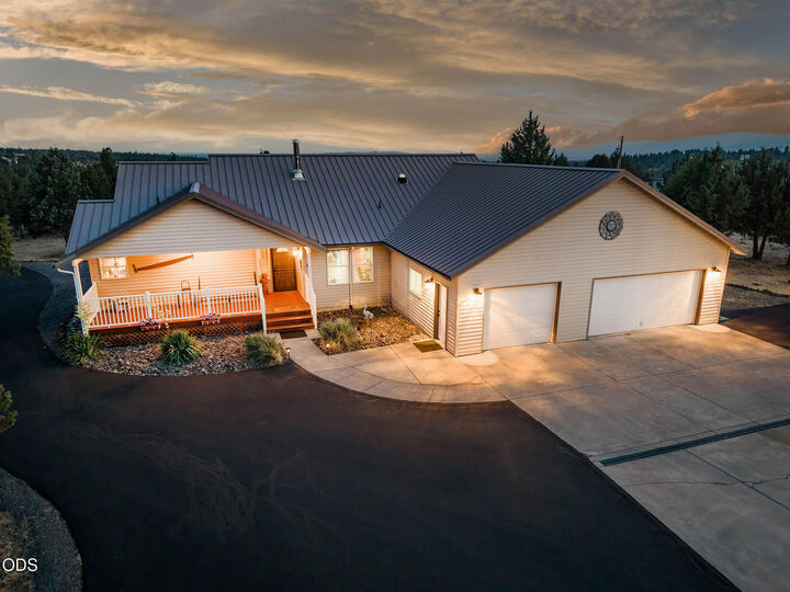 Property Photo: 9503 SE Ridge View Road OR 97754