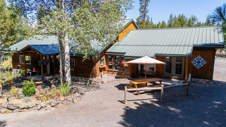 Property Photo: 54440 Huntington Road OR 97707