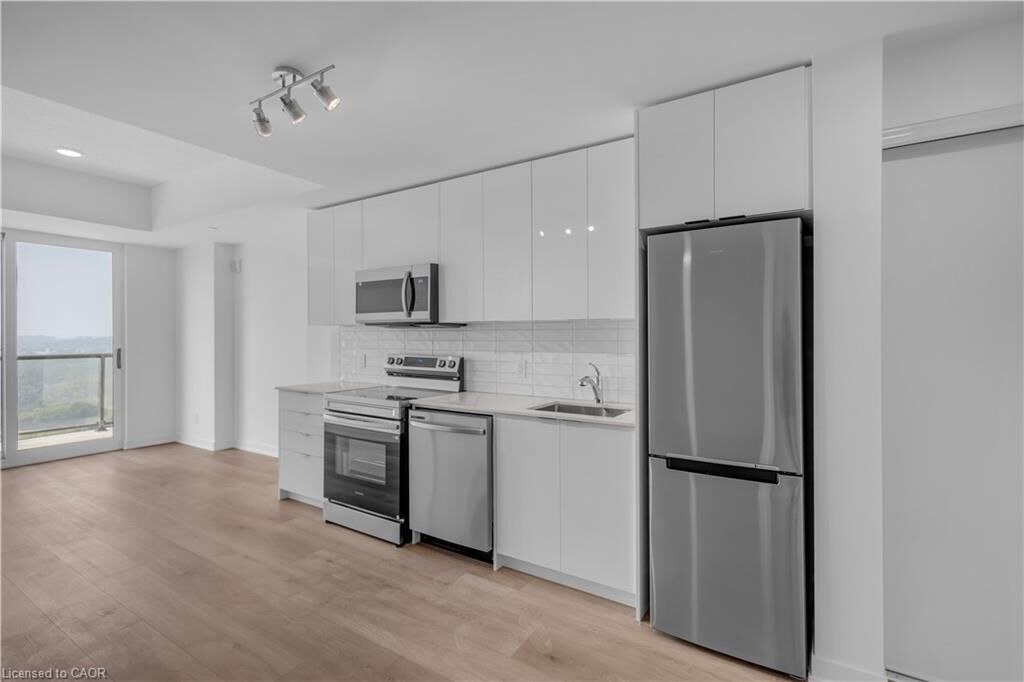 Property Photo: 33 Erie Avenue 1615 ON N3S 0K7