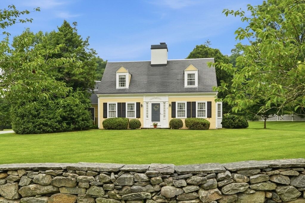 Property Photo:  142 Ferry Rd  RI 02809 