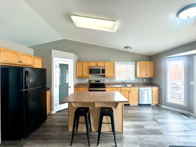Property Photo: 140 Pinnacle Boulevard AB T8W 2V7