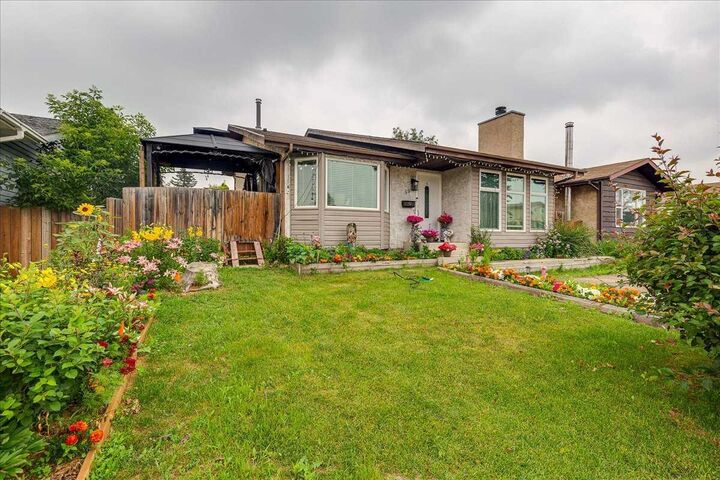 Property Photo:  50 Grant Street  AB T4P 2L4 