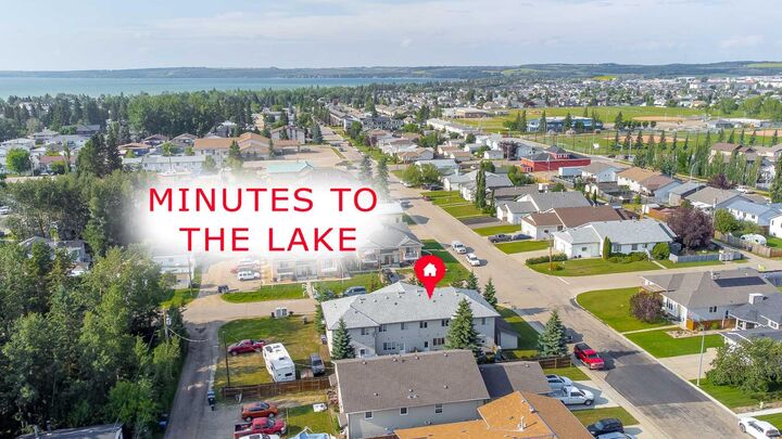 Property Photo:  4406 46 Avenue 3  AB T4S 1W7 