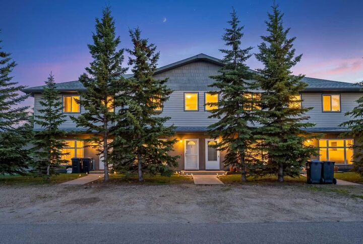 Property Photo: 4406 46 Avenue 3 AB T4S 1W7