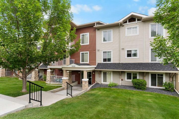 Property Photo: 70 Panamount Drive NW 1102 AB T3K 5Z1