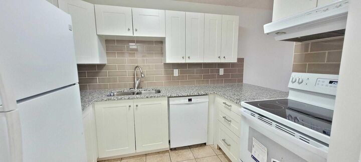 Property Photo: 1900 25A Street SW 302 AB T3E 1Y5