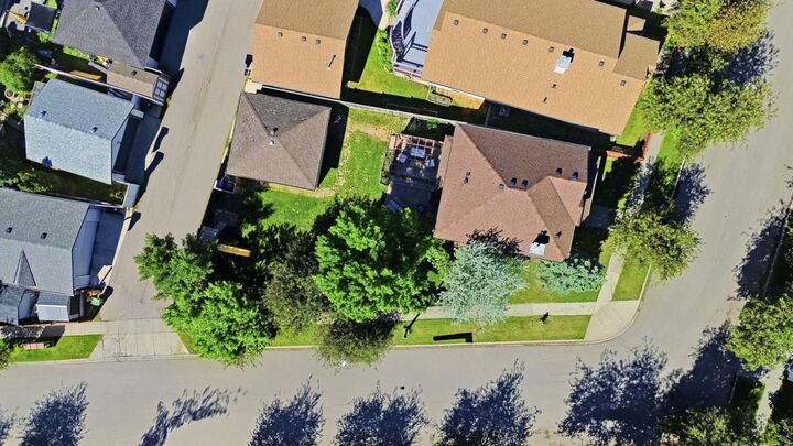 Property Photo: 134 Prestwick Landing SE AB T2Z 3S4