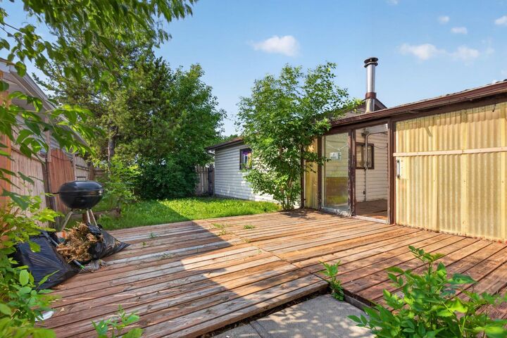 Property Photo: 319 Rundlelawn Road NE AB T1Y 3P2