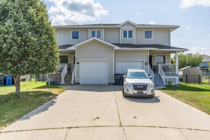 37 Northlands Crescent NE — photo 1