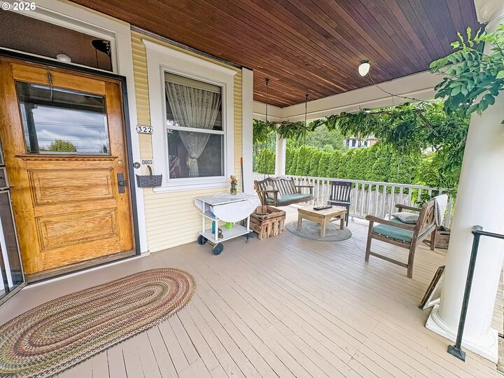 Property Photo: 322 SE 61st Ave OR 97215