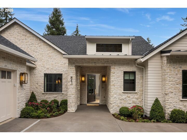 Property Photo: 843 Terrace Dr OR 97034