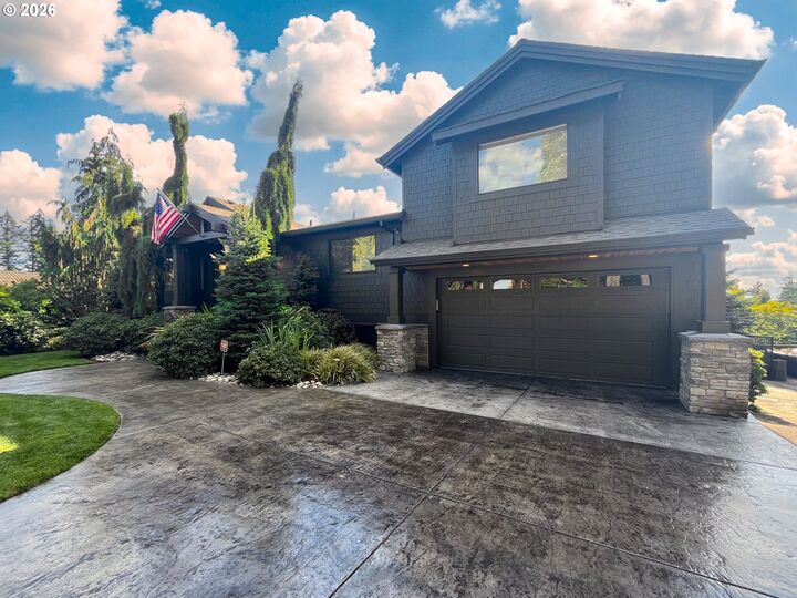 Property Photo: 9833 SE Eastview Dr OR 97086